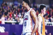 包含转折点广州队遗憾出局，NBA常规赛冲刺阶段攻防权衡，气氛紧张，轮换策略成焦点的词条