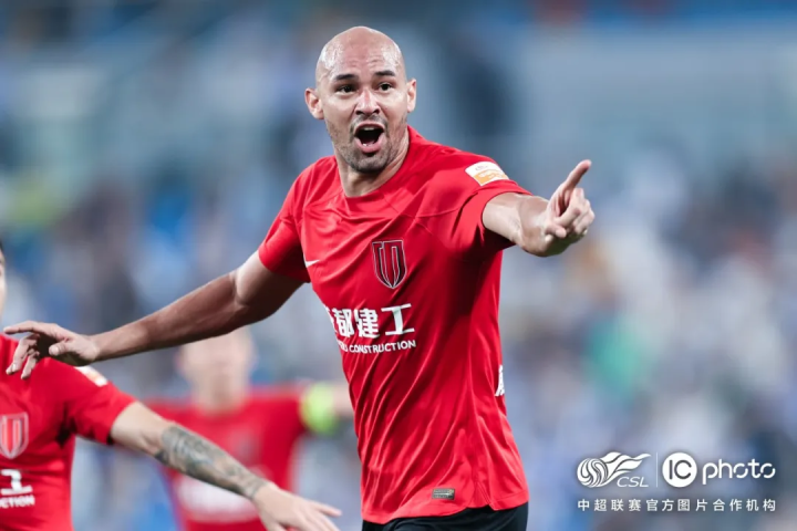 成都蓉城训练开放日,今夜绝杀压哨引欢呼,NBA常规赛在即,年轻球员得到机会的简单介绍 成都蓉城训练开放日,今夜绝杀压哨引欢呼,NBA常规赛在即,年轻球员得到机会的简单介绍