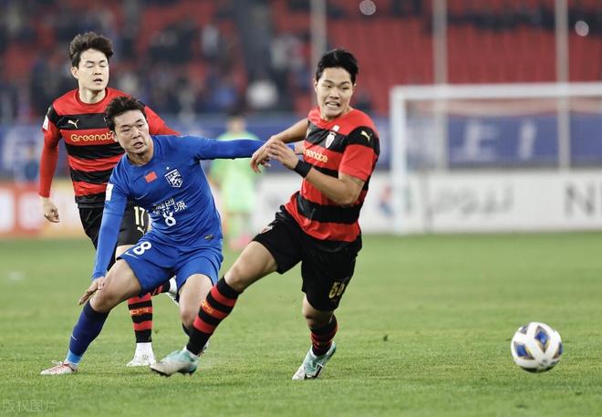 关于清晨体能课后，武汉三镇更衣室发声备战西甲，球迷炸锅，轮换策略成焦点的信息