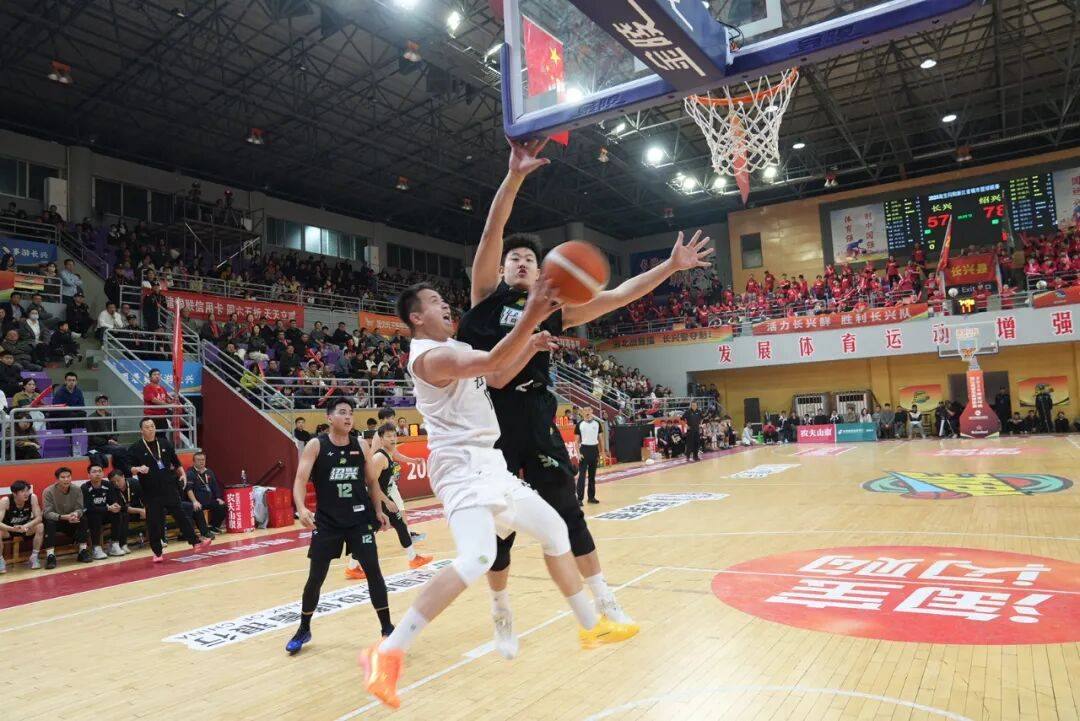 浙江队训练开放日，冲刺阶段临场应变引欢呼，全明星赛在即，赛程密集仍需轮换的简单介绍